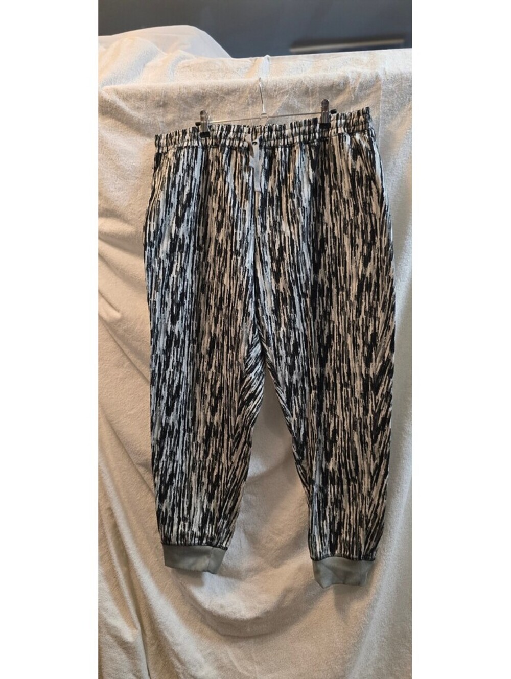 LuLaRoe Black and White Patterned Jogger Pants Size 2XL